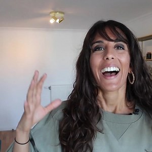 💼Job interviews can be tough - and interviews in a second language can be even tougher! Watch this video and tell us what the interviewee does wrong, then click here to find out more: https://bit.ly/EnglishOnlineBusiness ~ Tina😊 #jobs #interviews #learnenglish #learnenglishonline | LearnEnglish – British Council