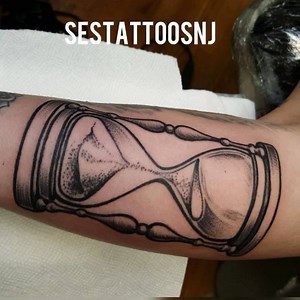Hourglass tattoo I did recently, simple but clean #sestattoosnj #tattoosbyses #njtattooshop #njtattooer #njtattoos #tattooingnj #jersey #dirtyjerz #njtattooartist #tattoosnj #nj#njtattooer #newjersey #njtattoo #tattooartistsnj #tattoosnj #njink #njinklife #njisntboring #thingstodoinnj #973 #201 #862 #northjersey #jersey #njtattooshop #tattooshopnj #worldfamous #worldfamousink #stencilstuff #fkirons | Ses Tattoos NJ