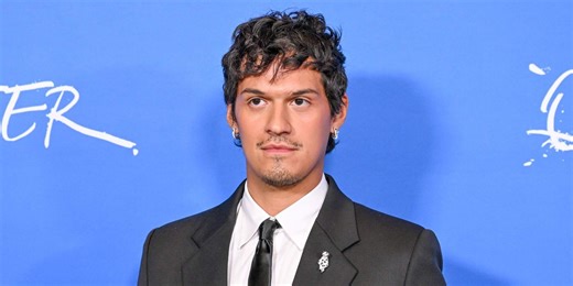 Omar Apollo dishes on his steamy sex scenes with Daniel Craig in 'Queer'