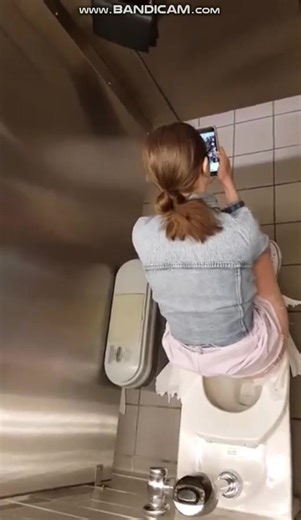 Girl pooping in a mall