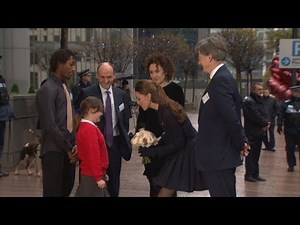 Kate's skirt blows up in wind