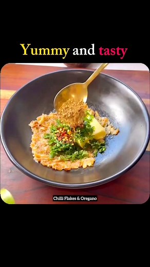 Cheesy garlic bread strips Quick and easy snack #explorereels #quickrecipes #cheeselover #partysnackrecipe #garlicbreadrecipe #quicksnackideas #breadrecipe #paneerrecipes | Anjali Buche