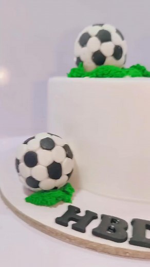 2 Pounds Football themed cake #kotsultancake #kotsultan #fyp #Layyah #creamcake #footballcake #football | Town's Bakery