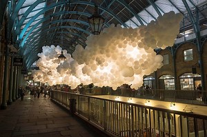 A Cloud Of 100,000 Balloons Illuminates Covent Garden #ArtTuesday