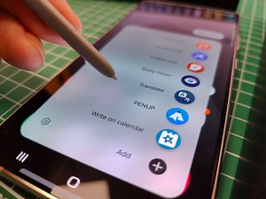 Samsung spune că "Ecranul e spălăcit intenţionat" pe Galaxy S24 Ultra