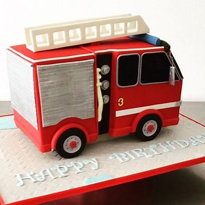 One more 3D fire truck cake 🚒🔥 #missshortcakes #cutecakes #customcakes #fireengine #firetruck #firetruckcake #sculptedcakes | Miss Shortcakes