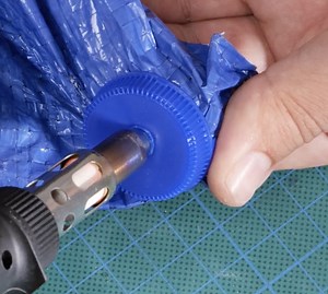 1M views · 438 reactions | Melt and secure it - Reuse a bottle cap ♻️ | 5-Minute Crafts Family | Facebook