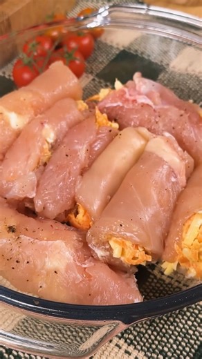 Restaurant Recipe ❗️ Stuffed chicken fillets with carrots and cheese ❗️ #chicken #chickenfillet #chickenrecipe #chickenrecipes #chickenbreast #chickendinner #cooking #cookingvideo #cookingreel #cookingtime #homecooking #cookinathome #recipeshare #recipeideas #recipeoftheday #comidadelanevera #foodreels #foodlovers #foodbloggers #food #foodiesofinstagram | Comida de la nevera