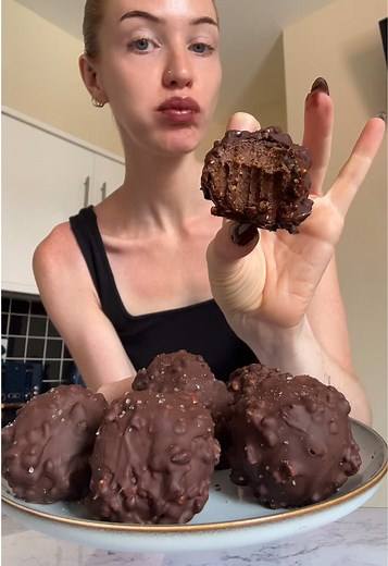Crunchy Vegan Brownie Balls — Easy No-Bake Recipe