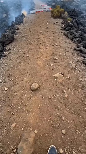 🌋 What you’re seeing isn’t a scene… it’s Earth losing control. Molten rivers, burning land, unstoppable force. Nature at its most dangerous beauty. 🔥👀 #volcano #lava #earth #natureunleashed #geology