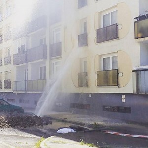 Csőtörés a Kinizsi Lakótelepen! Két lakás beázik. #sonline #somogy #csotores #azikalakas #brokenpipe #vizazur | Sonline.hu - Somogy közösségi és hírportálja