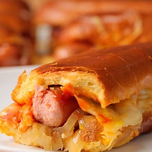 Cheesy Hot Dog Sliders | Twisted