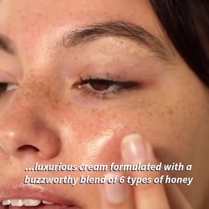 BANILA CO Miss Flower & Mr Honey Propolis Rejuvenating Cream | Nourishing Moisturizing Facial Cream with Honey and Yellow Flower Complex | Luxurious Cream for Dry Skin (70 ml / 2.36 oz)