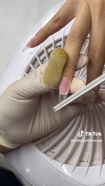 Achieve the Perfect Almond Shape: Nail Tutorial Tips