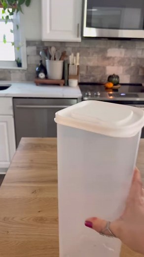 3.3K views · 67 reactions | A few random restocks before the weekend  #restock #restockasmr #restocking #refill #organizedhome #asmrsounds #asmr | Refined Retreat | Facebook