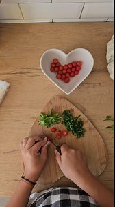 2 idei de aperitive pentru masa de Paște 😉 Simple și foarte gustoase 👌 #secreteleelenei #aperitive #paste2025 #retetesimple | Secretele Elenei