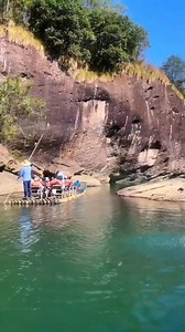 ¡Descubre la magia de Wuyishan 武夷山, un sitio declarado Patrimonio de la Humanidad por la UNESCO en la provincia de Fujian! Desde picos brumosos hasta serenas plantaciones de té (hogar de los mejores tés), este paraíso es una visita obligada. | China Hoy