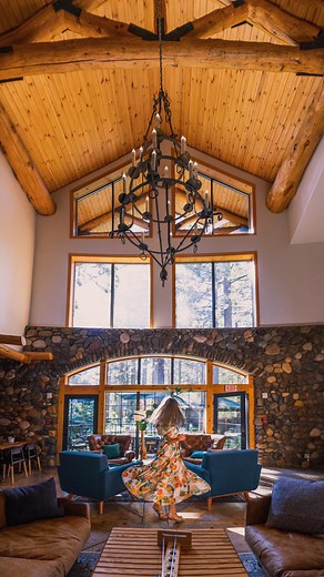 Following my yesterday's reel, here are 3 wonderful ideas where to stay in Lake Tahoe. 1. 𝗧𝗵𝗲 𝗖𝗼𝗮𝗰𝗵𝗺𝗮𝗻 @coachmanhotel 🏨 Starting from $180 per night, it combines rustic charm with modern design. My favorite part is all guests are treated to complimentary S'mores in the evening! 2. 𝗘𝗱𝗴𝗲𝘄𝗼𝗼𝗱 𝗧𝗮𝗵𝗼𝗲 @edgewoodtahoe🌲 is the next level of Lake Tahoe luxury. It is perfect for a dreamy mountain retreat or a romantic celebration. Starting from $550 per night, it had most stunning