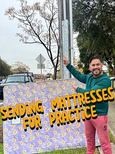 Pakistani players ko Australia se mattress bhejwa dete hen fielding practice ke liye | Pakistani players practicing on dirty mattresses . . #pakistancricket #pakistancricketteam #pakistanicricketfans #cricketdaily #cricketnewsupdate #cricketnewsdaily #crickethighlights #cricketlovers #cricketfans #CricketUpdate #pcb #PakistanCricketBoard #PakistaniTeam | Aussie Swag