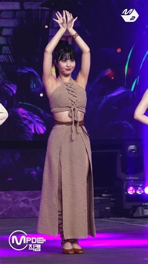 210617 MCountdown TWICE - Alcohol Free Momo Fancam | Momo's Bizarre Pink Lambo