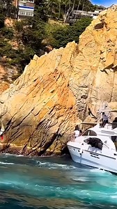 Omg😱😱😱😱😱😱😱😱😱🤦🤦🤦🤦 📍La Quebrada, Acapulco. Follow @topyacht #topyacht#yacht#yachts#boat#boats#yachtlifestyle#yachtshow#superyacht#boattrip#boatsales#billionaire#yachtdesign#sailing#yachting#superyacht#sea#yachtlife#ibiza#miami#yachtmaster#yachtcharter#boatlife#luxe#london#yachtclub#charteryacht#dubai#boating#charter | YachtBuyer