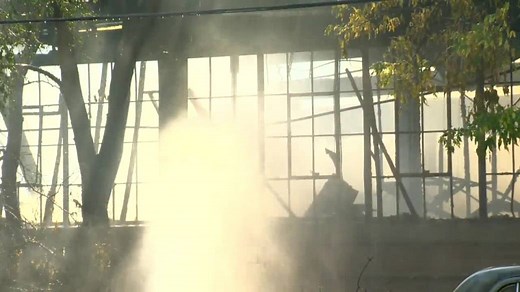 Point Douglas warehouse fire sends smoke over downtown, parts of Winnipeg