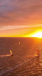 No words needed… Take a break from your feed and enjoy Nico Prien & co. cruising into the sunset in the OBX! Not many feelings can top this 🚁🔥 #windsurf #windsurfing #windsurfer #windsurfingfreeride #windsurffreeride #freeride #slalom #outerbanks #usa #blasting #dailywindsurfing | Windzone