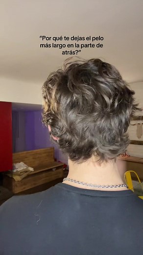 Por qué te dejas el pelo más largo atrás: explicación y estilos