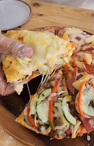 248K views · 972 reactions | PIZZA NA BURGER? O BURGER NA PIZZA? FINALLY, MERON NANG PIZZA BURGER DITO SA PANGASINAN! WORTH IT I-TRY! 襤 Beyond The Crust - Dagupan City | The Pangasinan Nomad | Facebook