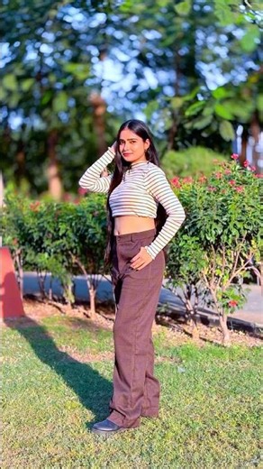 Cute posing idea for girls 🫶🏻 | poses | photography #trending #poses #poseforgirls #posetutorial