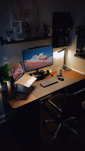 31K views · 320 reactions | @_lifeofsx Cozy lookin' workspace | Minimal Desk Setups | Facebook
