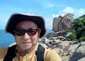 Helicopters, boats deployed to search for missing hiker and surfer | Coconuts