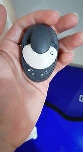 Recuerda que tu transmisor o guardián que conecta el sensor del monitoreo continuo de glucosa y la bomba, debe cargarse cada vez que hagas el cambio de sensor (sensor Enlite = cada 6 días y sensor Guardián 3= cada 7 días). Sí cuando pones a cargar tu transmisor aparece la luz roja, indica que debes cambiar la pila del cargador por una nueva pila AAA, para que así tú transmisor o guardián quede bien cargado y junto al respectivo sensor cumplan su función durante su tiempo de vida útil del sensor 