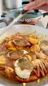 1.3M views · 14K reactions | Kepiting Saus Padang Kepiting di masak campur udang dan jagung manis. Dari cara membersihkan sampai jadi hidangan matang yang enak. #kepitingsauspadang #Kepitingudangjagung #kepitingcampurudang #vidiomakananfyp #jangkauansemuaorang | Mui Ngo | Facebook