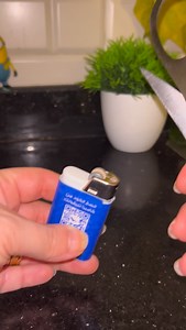 Dull scissors? No problem ✂️ Try this easy home trick to sharpen your scissors in minutes using simple tools you already have. #fbLifestyle #ScissorHack #HomeHacks #CleaningHacks #KitchenTips | أفكار سريعه لحياه أسهل