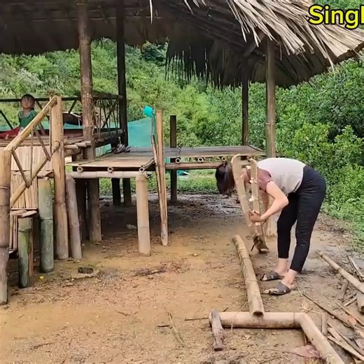 17 year old single mother building a bamboo kitchen corridor ex husband appeared on the farm | Primitive wilds Life