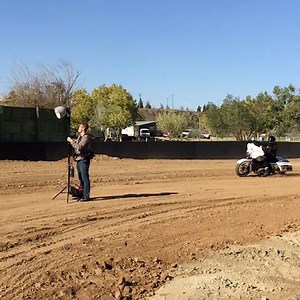 @jimmyburnouts tearing it up on the @burlybrand #dirtbagger today at @milestonemx #flattrack ✊🏻🎥: @drewruizphoto | Baggers Magazine