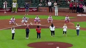 On this #MothersDay, Laste Altuve, Jackie Bregman, Sandybell Correa, Teresa Keuchel, Olga Gurriel, and Sherry McCann threw out the first pitch to their sons! 💞 | Houston Astros