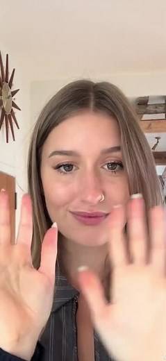 Contagem Regressiva TikTok com a Garota