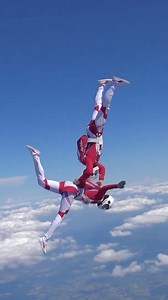 Spin it with grace 😉 📹 Ewan Cowie Photography with AirWax FreeFly 💪 #freefall #skills #dreambig #trainhard #nevergiveup Cookie Helmets #flycookie UPT #alwaysvector CYPRES #safety Para Gear #safety #theskyisourplayground #skydivemag | Skydive Mag