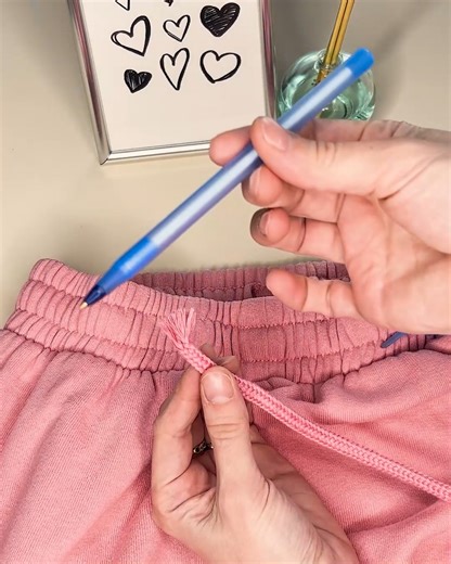 2.9K views · 3 comments | Easily insert the thread back into your pants | Jellysmack | Facebook