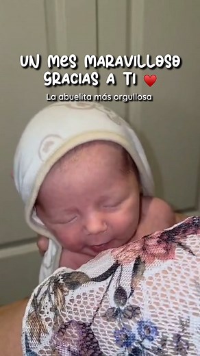 💖 El amor de una abuela es medicina para el alma y caricias para el corazón. Sus abrazos tienen el poder de sanar y sus consejos, la sabiduría de toda una vida. Gracias por enseñarnos a amar sin medida, ¡con dulzura y paciencia infinitas! 🧓🏻🌷✨ #AmorDeAbuela #SabiduríaYCaricias #DermatologíaConAmor #DraMariaMercedesGonzalez #CuidadoDePielConTernura #FamiliaEsTodo | Dra. Maria Mercedes Gonzalez Prada