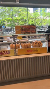 Picked up some bahn mi’s from Bon Bahn Mi in Landmark BGC. Used to eat this all the time before when I used to still live in Makati. Anywhoo, I like the traditional bahn mi the best. A little tip, be sure to ask the sales attendant to make it extra crispy. Thank yew. 💗#WalangMayPake #bahnmi | The Bald Baker