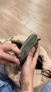 maliit na wallet pero kasya mga cards, paper bills, id's and coins #coinpurse #wallet #miniwallet | Mommy Sheng and Cassi