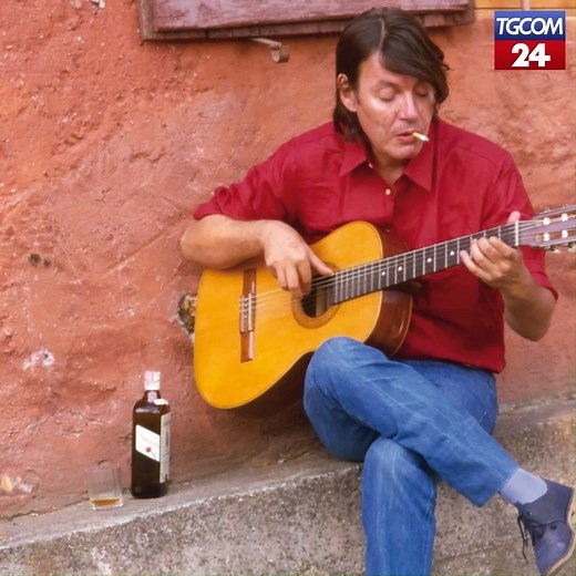 38K views · 1.2K reactions | Era l' #11gennaio 1999 quando veniva a mancare Fabrizio De André. Il cantautore ha raccontato lungo tutta la sua carriera la vita degli emarginati, degli esclusi e dei ribelli segnando per sempre la musica italiana | Tgcom24 | Facebook