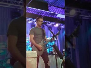 Keith Wallen singing Break My Fall (Live)