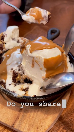 Would you share your skillet…? Wrapping up the week with a little 🥜 treat! | Peanut Butter Bar