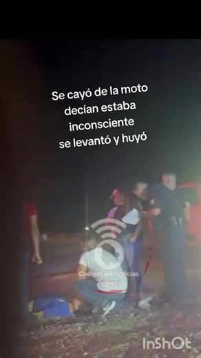 En el sur de Delicias reportaron atropellado, lo revisaron paramedicos y cuando lo iban a trasladar al hospital se bajo de la ambulancia corriendo para huir, al final el papá lo atrapó y entregó a la autoridad, solo destapó... www.codigotres.com #codigotres ##C3N