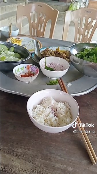 Video của Hường Đằng Sằng (@hng.ng.sng) với bản nhạc nhạc nền - Hường Đằng Sằng