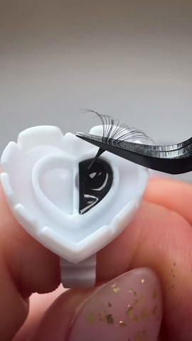 Volume Eyelash Extensions 0.07 C-Curl / 9mm